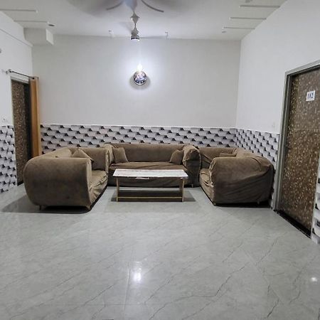 Hotel House Of Krishna Vrindāvan Esterno foto